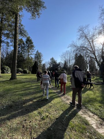 Teilnehmergruppe auf dem Nordfriedhof