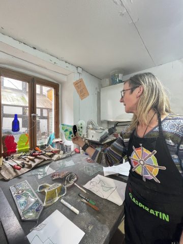 Sandra Ernst erklärt die Werkzeuge