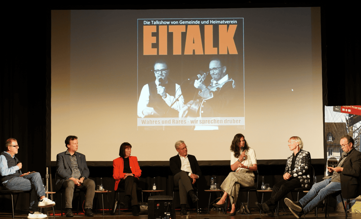 Podiumsdiskussion auf der Bühne