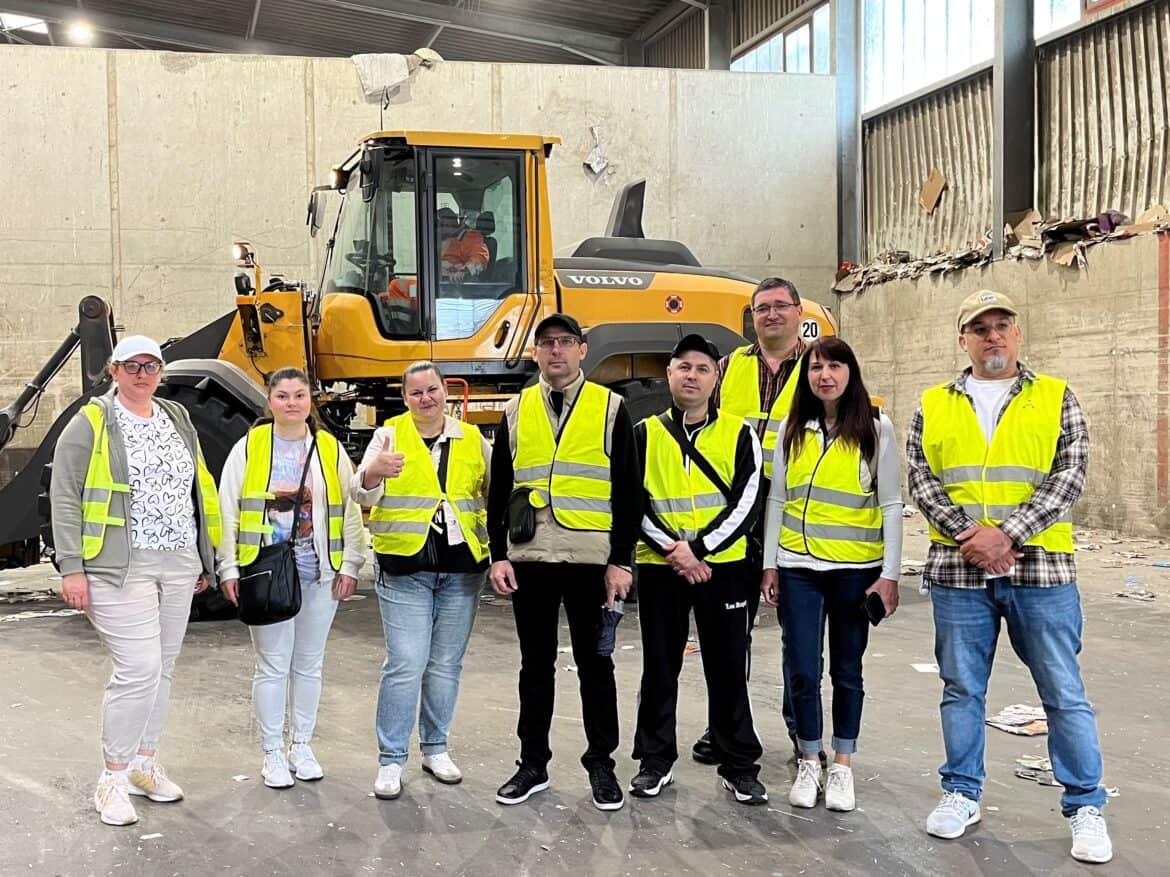 Menschengruppe in gelben Warnwesten bei der RSAG