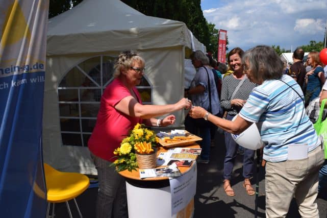 Elke Lorenscheit am vhs-Stand