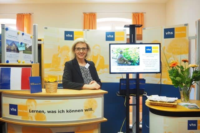 Eva Dopatka am Infostand Infostand mit Eva Dopatka